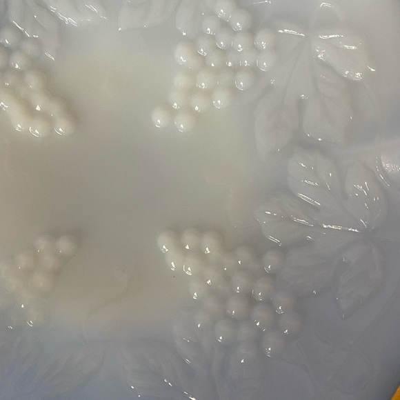 Vintage Milk Glass Anchor Hocking Pedestal Bowl - Picture 6 of 8